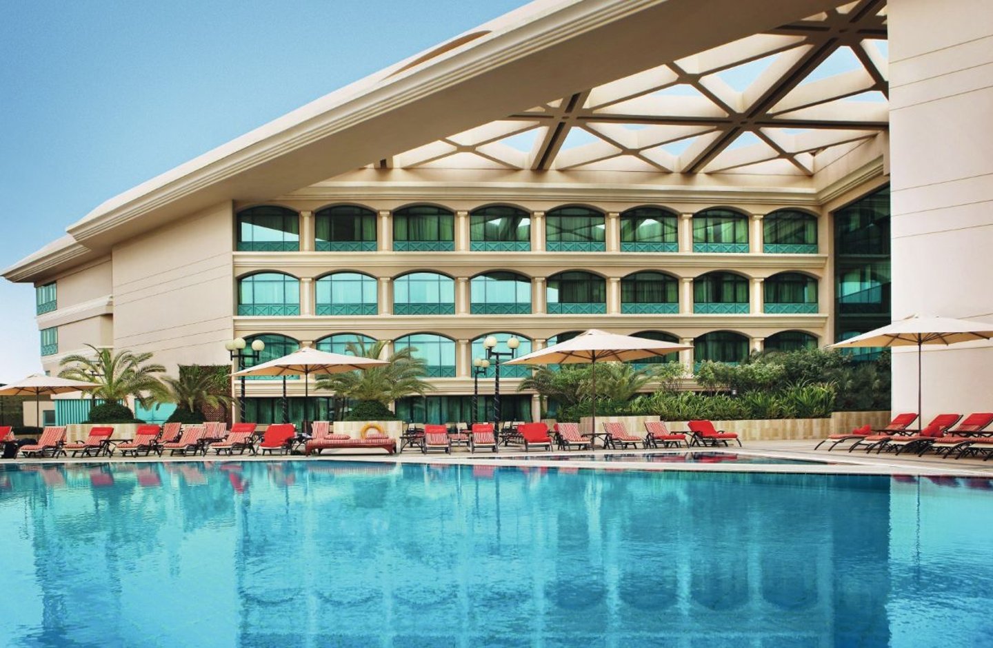 MÖVENPICK GRAND AL BUSTAN DUBAI