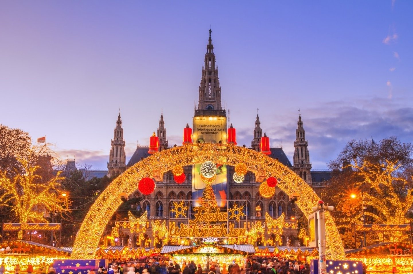 AUSTRIA – CHRISTKINDLMARKT ON RATHAUSPLATZ, VIENNA