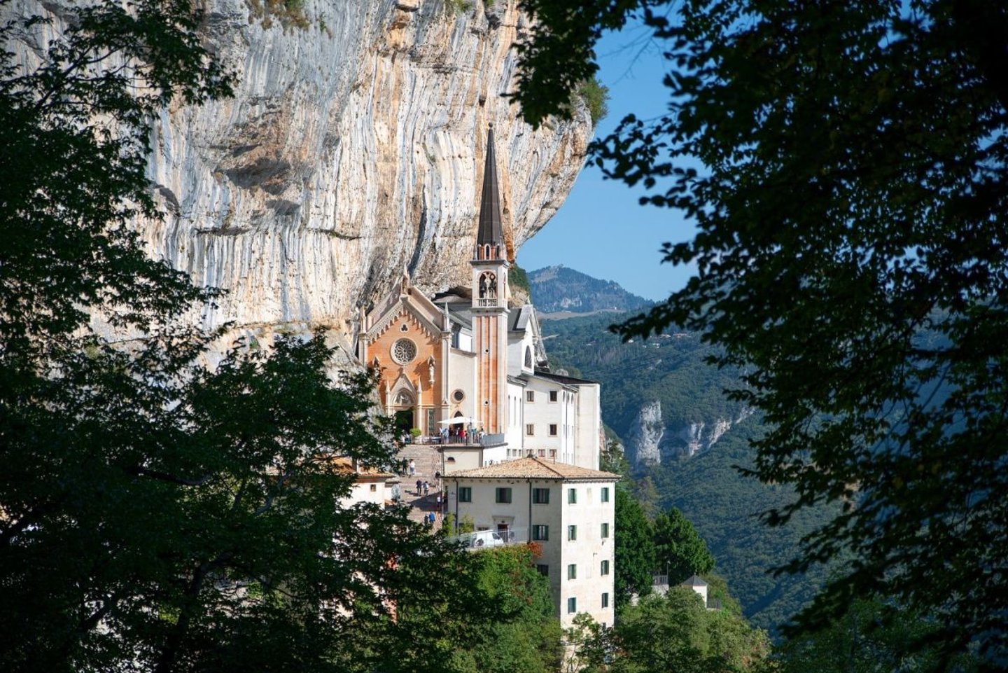 SANTUARIO MADONNA DELLA CORONA