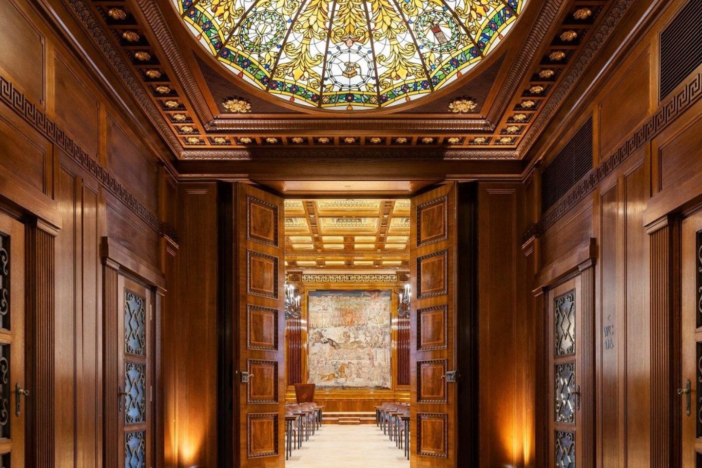 Lobby- Timeless Grandeur and Opulence