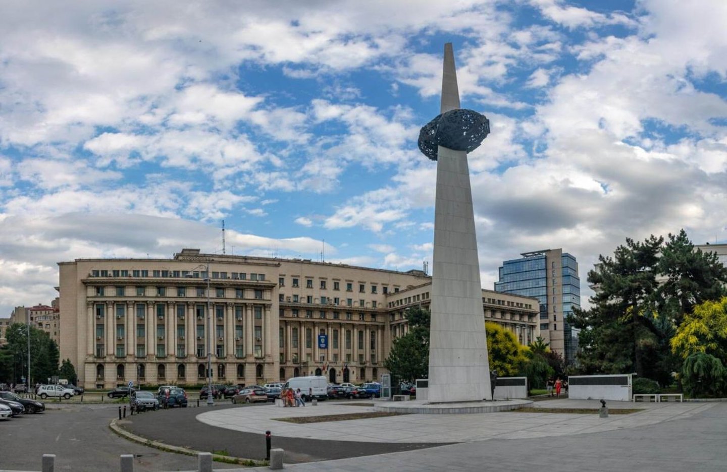 Piața Revoluției (Revolution Square)